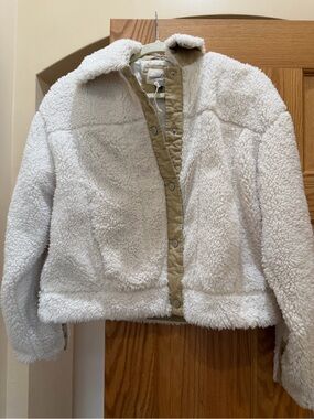 Universal Thread Cream Teddy Sherpa Snap-Front Jacket with Tan Trim